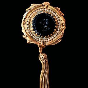 Vintage Black Cameo Gold Tone Tassel Motif Brooch/Pin